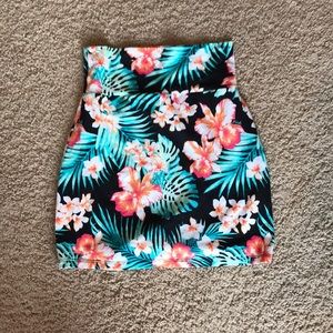 NWT Pink Floral Mini Skirt Size Small